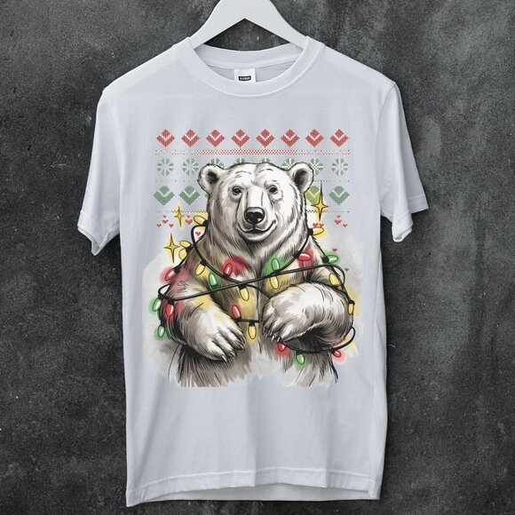 Vintage Christmas Polar Bear Graphic TShirt Adult Women Men Unisex Top Green Red - Picture 2 of 2